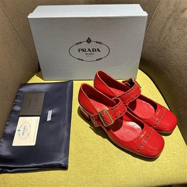 PRADA   2025新款女生休閒時尚鞋子