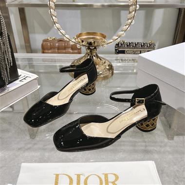 DIOR   2025新款女生休閒時尚鞋子
