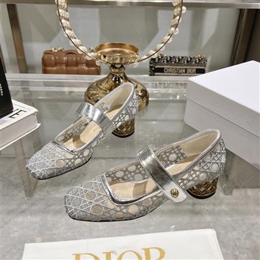 DIOR   2025新款女生休閒時尚鞋子