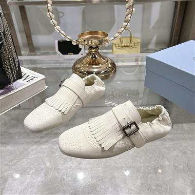PRADA   2025新款女生休閒時尚鞋子