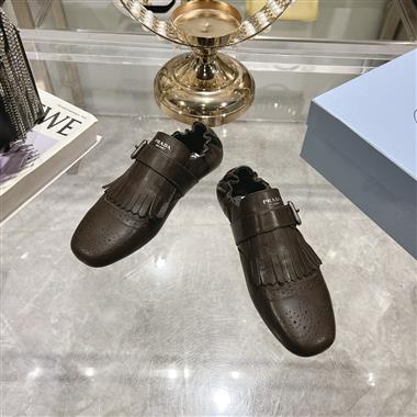 PRADA   2025新款女生休閒時尚鞋子