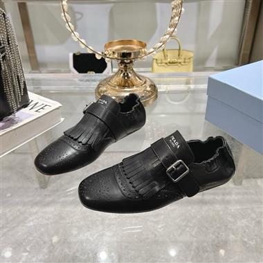 PRADA   2025新款女生休閒時尚鞋子