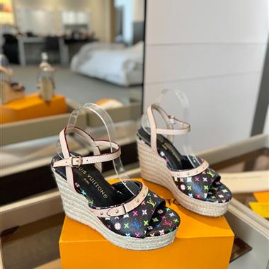 Louis Vuitton    2025新款女生休閒時尚鞋子