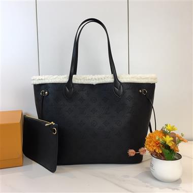 LOUIS VUITTON  2025新款女生時尚包包 尺寸：32*29*17CM
