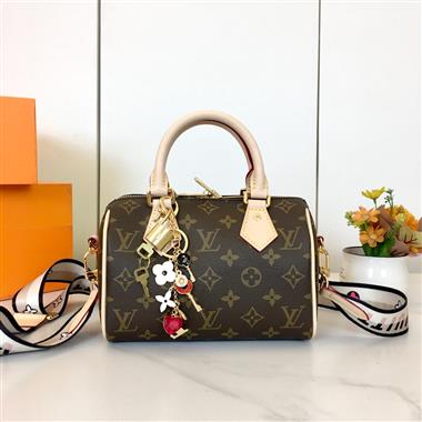 LOUIS VUITTON  2025新款女生時尚包包 尺寸：20.5 x 13.5 x 12CM