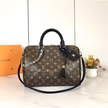 LOUIS VUITTON  2025新款女生時尚包包 尺寸：30x21x17CM