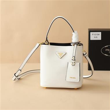PRADA   2025新款女生時尚包包 尺寸：20CM