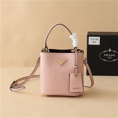 PRADA   2025新款女生時尚包包 尺寸：20CM