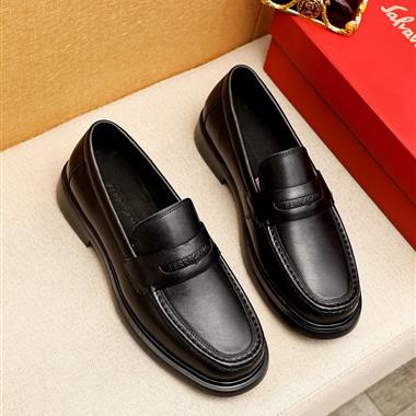 Ferragamo    2025新款男生休閒時尚鞋子