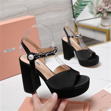 MIUMIU   2025新款女生休閒時尚鞋子
