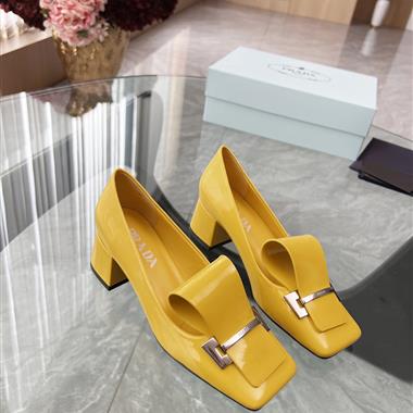 PRADA   2025新款女生休閒時尚鞋子