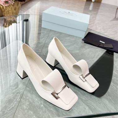 PRADA   2025新款女生休閒時尚鞋子