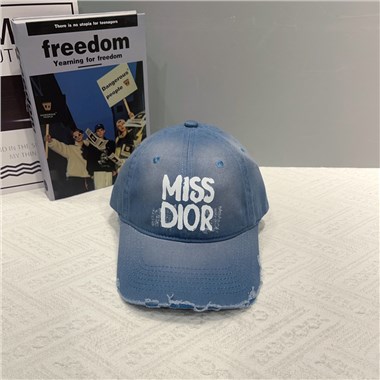 DIOR   2025新款時尚帽子
