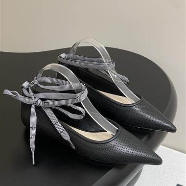 DIOR   2025新款女生休閒時尚鞋子