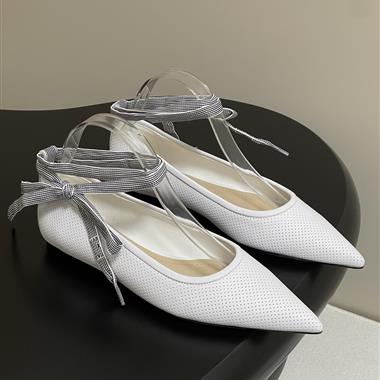 DIOR   2025新款女生休閒時尚鞋子