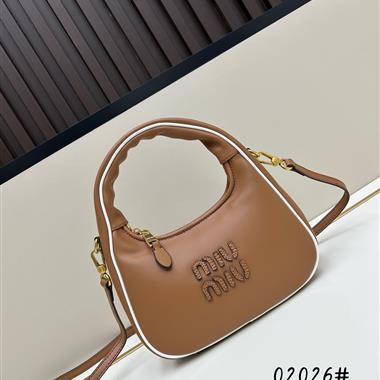 MIUMIU  2025新款女生時尚包包 尺寸：18.5-24-7CM