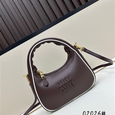 MIUMIU  2025新款女生時尚包包 尺寸：18.5-24-7CM