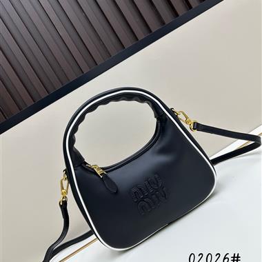 MIUMIU  2025新款女生時尚包包 尺寸：18.5-24-7CM