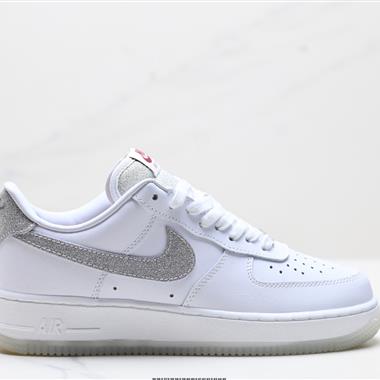 NIKE AIR FORCE 1‘07