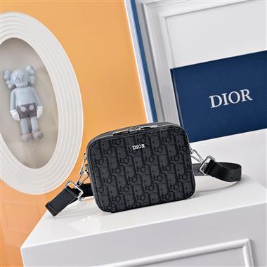 DIOR   2025新款男生時尚包包 尺寸：17*12.5CM