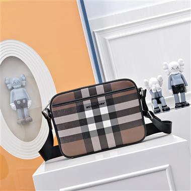 BURBERRY   2025新款男生時尚包包 尺寸：25-5-18CM