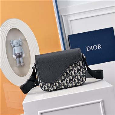 DIOR   2025新款男生時尚包包 尺寸：23×18×6CM