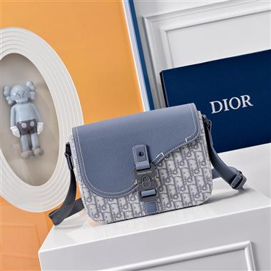 DIOR   2025新款男生時尚包包 尺寸：23 x 18 x 6CM