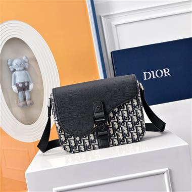 DIOR   2025新款男生時尚包包 尺寸：23 x 18 x 6CM