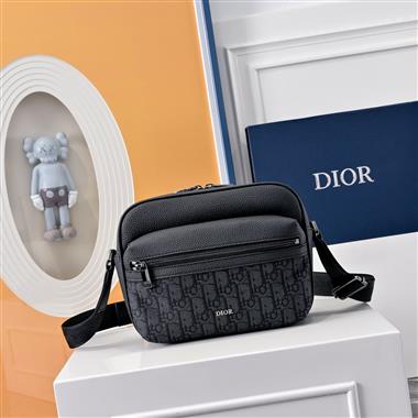 DIOR   2025新款男生時尚包包 尺寸：24x 17x 5.5CM