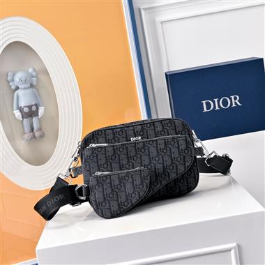 DIOR   2025新款男生時尚包包 尺寸：18 x 25 x 5CM