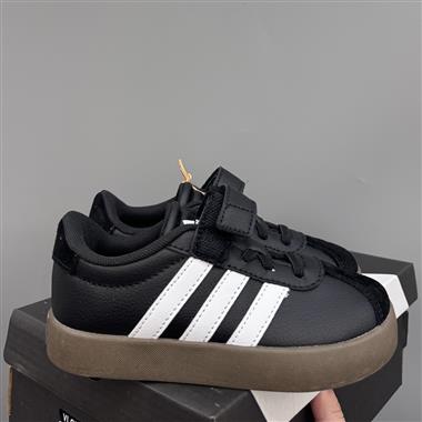 Adidas 兒童魔術貼休閑鞋