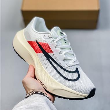 Nike Zoom Fly 5超輕跑步鞋