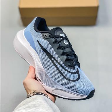 Nike Zoom Fly 5超輕跑步鞋
