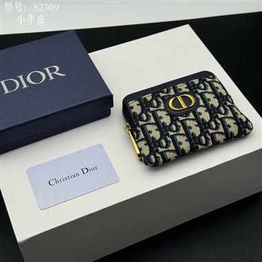 DIOR  2025新款時尚包包  尺寸：11.5 x 9.5 x 2CM
