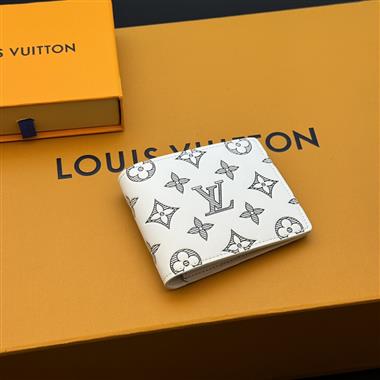 LOUIS VUITTON   2025新款時尚包包 尺寸：11.5x9x1.5CM