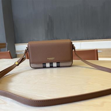 BURBERRY   2025新款女生時尚包包 尺寸：21*4.5*12.5CM