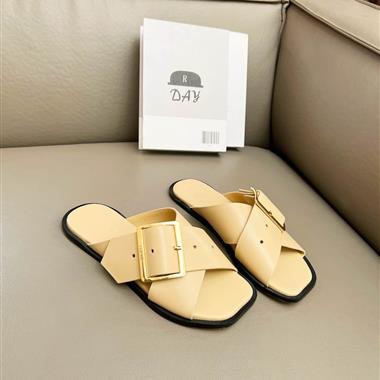 LOEWE    2025新款女生休閒時尚鞋子