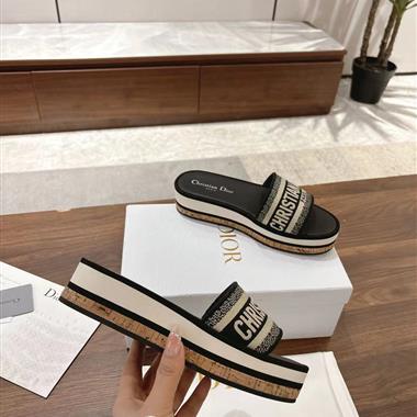 DIOR   2025新款女生休閒時尚鞋子