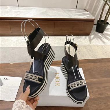 DIOR   2025新款女生休閒時尚鞋子