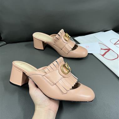 Valentino    2025新款女生休閒時尚鞋子