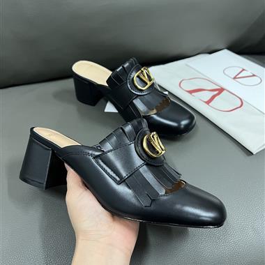 Valentino    2025新款女生休閒時尚鞋子