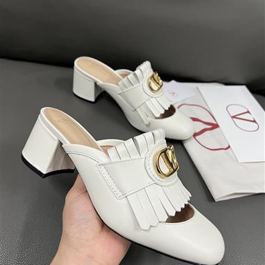 Valentino    2025新款女生休閒時尚鞋子