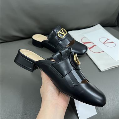 Valentino    2025新款女生休閒時尚鞋子
