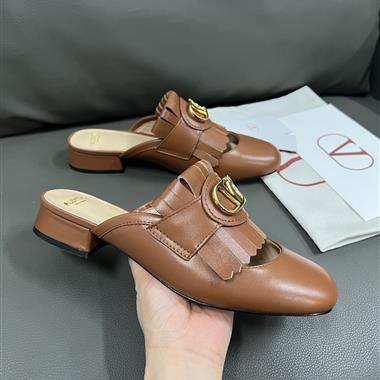 Valentino    2025新款女生休閒時尚鞋子