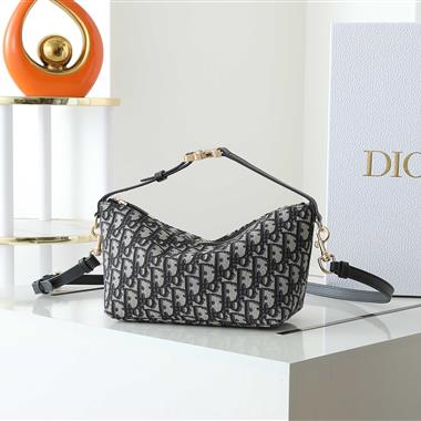 DIOR   2025新款女生時尚包包 尺寸：22*13*9.5CM
