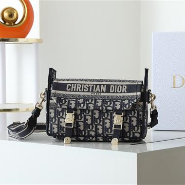 DIOR   2025新款女生時尚包包 尺寸：23*15*8CM