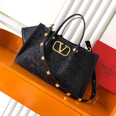 Valentino   2025新款時尚包包  尺寸：32*25*17CM