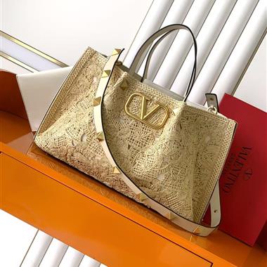 Valentino   2025新款時尚包包  尺寸：32*25*17CM