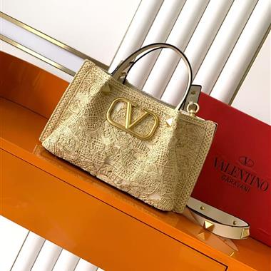 Valentino   2025新款時尚包包  尺寸：25*18*12CM