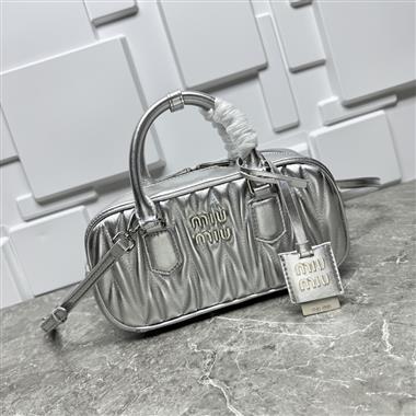 MIUMIU   2025新款時尚包包  尺寸：23x12x8CM
